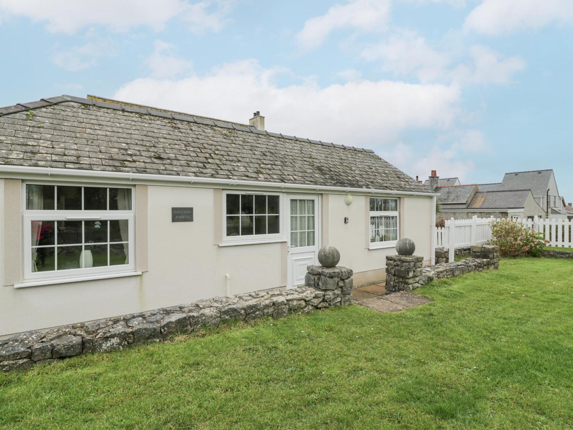 Holiday home Halcyon Annexe *