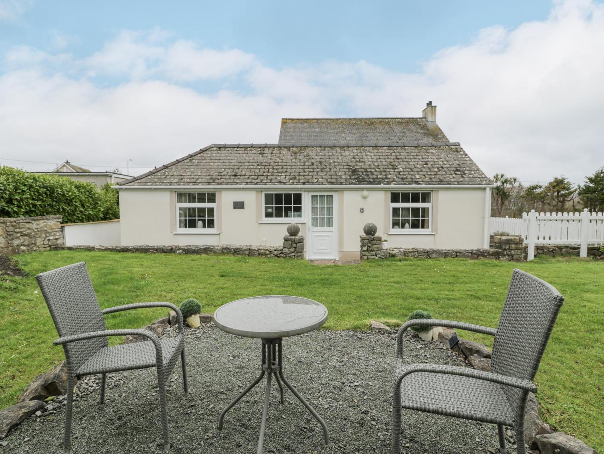 Halcyon Annexe Holiday home